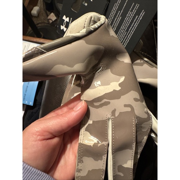 Under Armour F9 Nitro GlueGrip Football Gloves Men's Size XL Receiver Grip - Picture 5 of 5